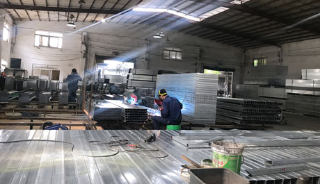 深圳大通建材，引領施工工地圍擋新市場，鋼圍擋、pvc圍擋生產銷售廠家。